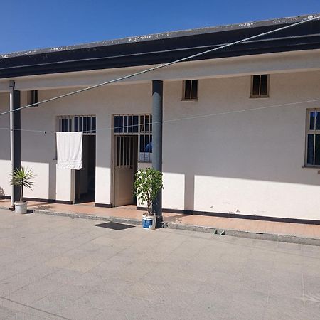 Addis Guest House ภายนอก รูปภาพ